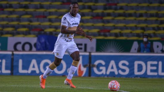 Stalin Valencia jugando con la camiseta de Pumas Tabasco, en 2023. 