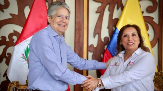 El presidente Guillermo Lasso y su homóloga de Perú, Dina Boluarte.