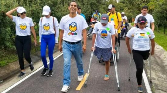 Integrantes de la Fundación Jóvenes contra el Cáncer, durante una caminata.