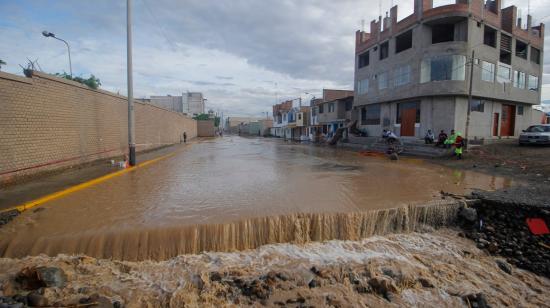 Inundaciones en la zona de Moche, en Perú, durante el pasado ciclón Yaku, 13 de marzo de 2023. 