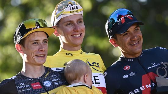 Jonas Vingegaard, Tadej Pogacar y Richard Carapaz en el podio del Tour de Francia, el 18 de julio de 2021.