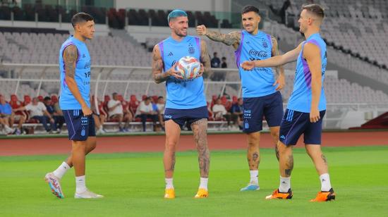 Los jugadores de la selección argentina, durante un entrenamiento en Indonesia, el 18 de junio de 2023.