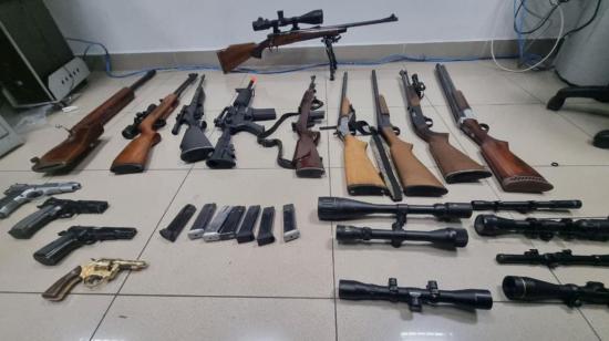 La Policía decomisó armas en una vivienda de Píntag, en Quito. 