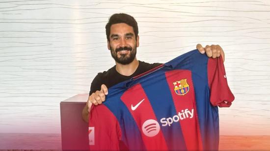 Ilkay Gündogan posa con la camiseta del FC Barcelona este lunes 26 de junio de 2023.