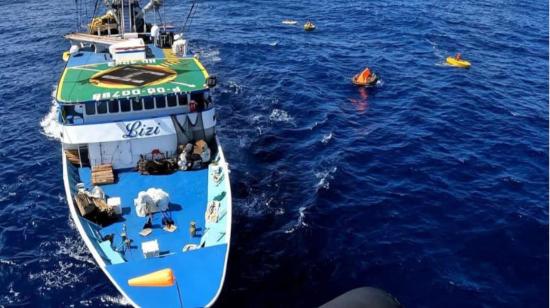 El buque atunero Lizi, que rescató a ocho  navegantes daneses en alta mar, el 22 de junio de 2023. 