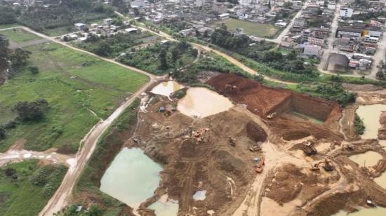 Vista panorámica del río Guanache, en Ponce Enríquez, donde hay minería ilegal. 