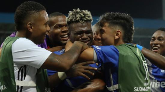 Jugadores de Emelec celebran en el partido ante Danubio por la Copa Sudamericana, el 28 de junio de 2023.