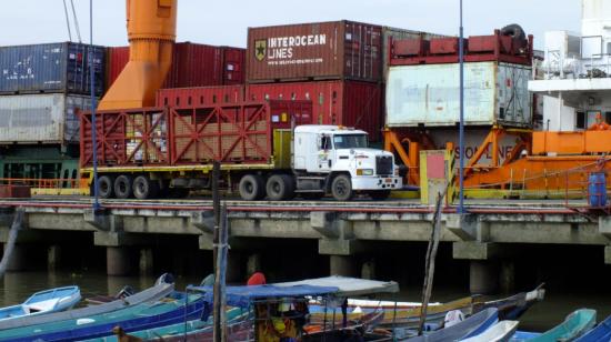 Un buque con víveres y otros productos partió desde Guayaquil hacia Galápagos, el 28 de junio de 2023. 