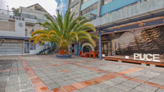 Fachada de las oficinas de la Feuce, en el campus principal de la PUCE, en Quito.