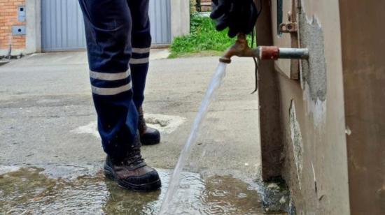 Una llave de agua potable en una vivienda en Cuenca. 