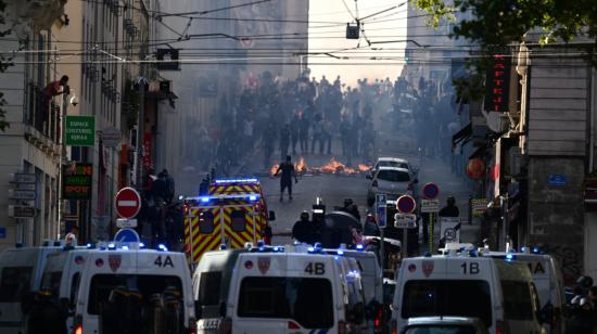 Policías controlan disturbios en el sur de Francia, el 30 de junio de 2023. 