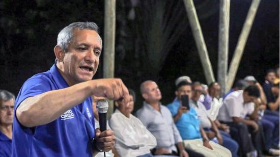 Patricio Carrillo, candidato a la Asamblea, por Construye, en campaña en Santo Domingo, el 29 de junio de 2023.