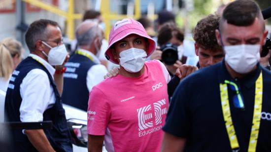 Richard Carapaz se sometió a chequeos médicos, después de su caída en la Etapa 1 del Tour de Francia, el 1 de julio de 2023. 