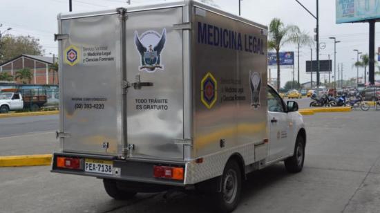 Una ambulancia de medicina legal en Quevedo.