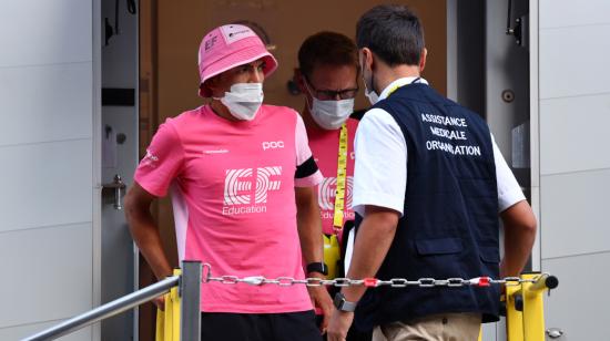 Richard Carapaz, después de los exámenes, tras sufrir la caída en la Etapa 1 del Tour de Francia, el 1 de julio de 2023. 