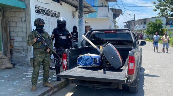 Policías y militares han realizado decenas de allanamientos en varios cantones de Esmeraldas.