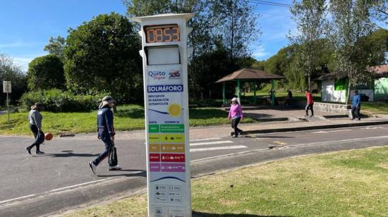 Personas en el parque Itchimbia, en el centro de Quito, el 24 de junio de 2023. 