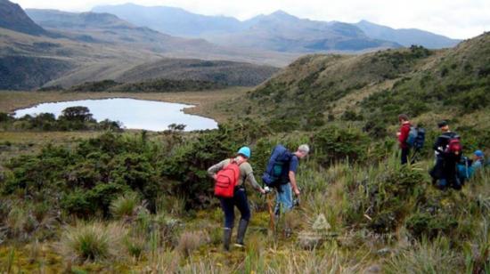 Un grupo de turistas en el parque Llanganates-Sangay, en julio de 2022.