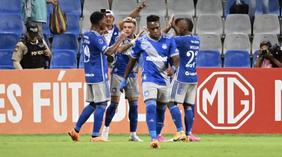 Los jugadores de Emelec celebran un gol ante Guaraní por la Copa Sudamericana, el 7 de junio de 2023.