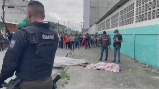 Exteriores de la escuela en Naranjal (Guayas), donde asesinaron a una pareja, el 10 de julio de 2023. 