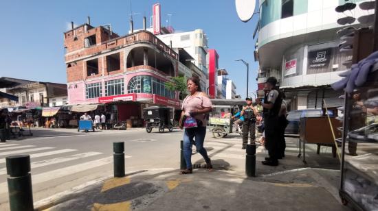 Nuevos policías patrullan el centro del cantón Daule, en Guayas, este 12 de julio del 2023. 