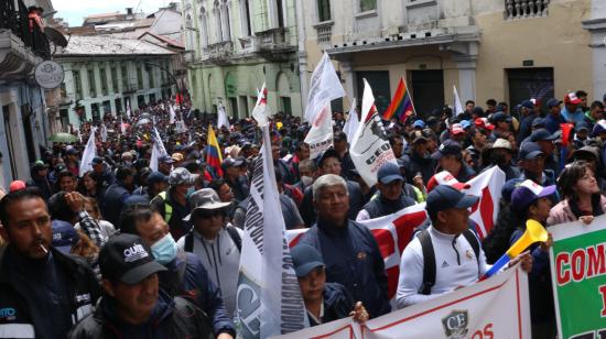 Trabajadores en la marcha del 1 de mayo de 2023, en Quito, en el Día del Trabajador. 