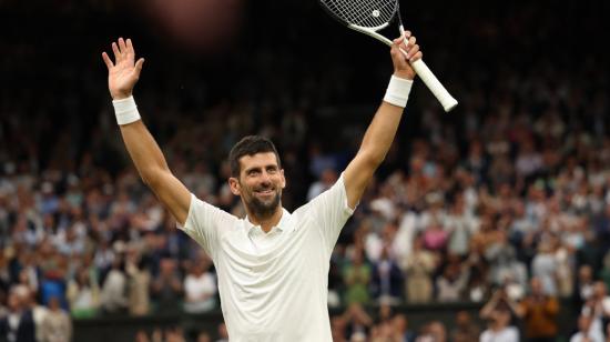 Novak Djokovic festeja su paso a la final de Wimbledon, el 14 de julio de 2023.