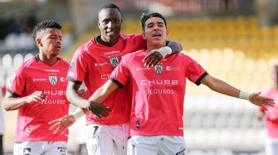 Kendry Páez, Maelo Rentería y Kenny Arroyo festejan un gol en la Copa Libertadores Sub 20, en Chile.