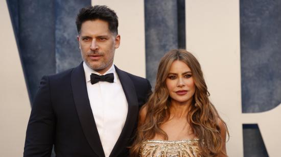 El actor Joe Manganiello junto a la actriz Sofía Vergara, en una gala de Hollywood, el 12 de marzo de 2023. 