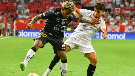 Joao Ortiz, de Independiente del Valle, en el Desafío de Clubes ante Sevilla, el 19 de julio de 2023.