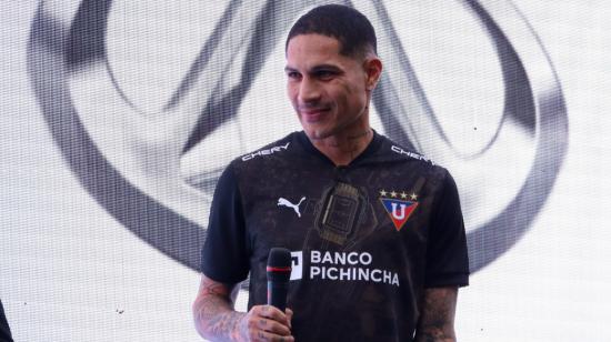 Paolo Guerrero, con la nueva camiseta de Liga de Quito, el 21 de julio de 2023.