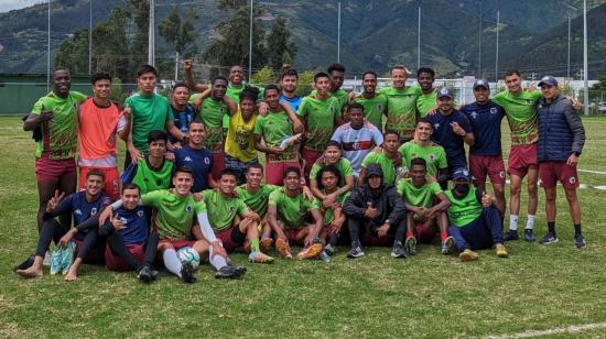 La plantilla del Club Atlético Vinotinto, durante un entrenamiento. 