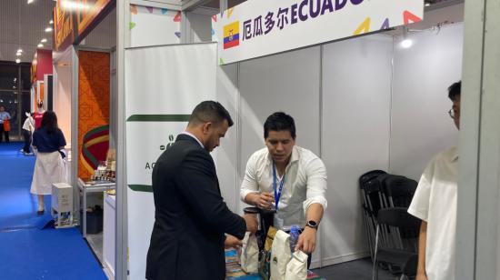 Empresa de café ecuatoriano Agrogora participa en la feria de Pequeñas y Medianas Empresas (CISMEF) en China. Foto de julio de 2023. 