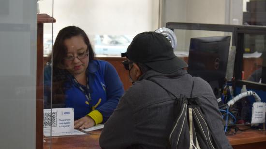 Ventanilla de atención en una dependencia del IESS en Azuay, 11 de julio de 2023.