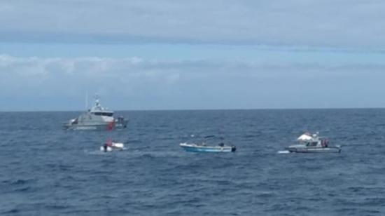 Los tripulantes de una embarcación desaparecida el jueves fueron rescatados con vida en Galápagos. 