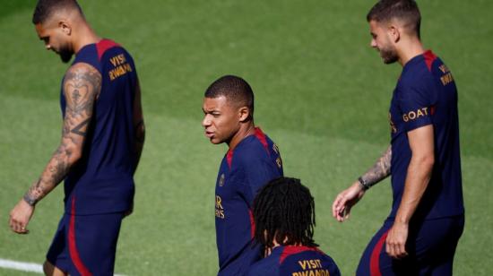 Kylian Mbappé se entrena con los jugadores descartados de la gira del PSG.