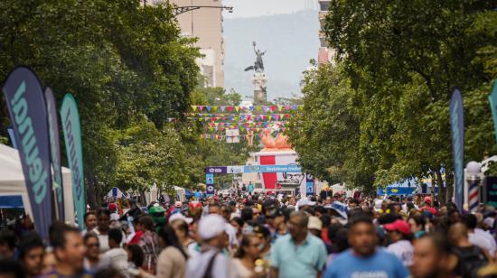 Vista panorámica del bulevar 9 de octubre en Guayaquil, el 23 de julio de 2023. 