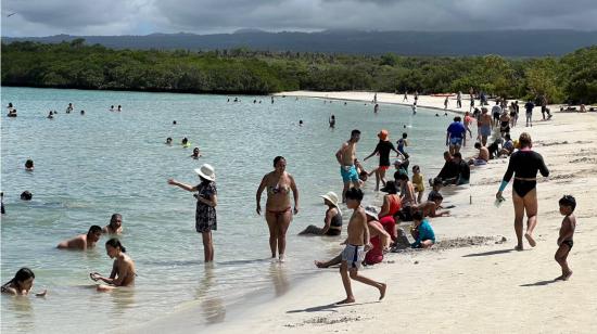 Turistas en Galápagos, julio de 2023.