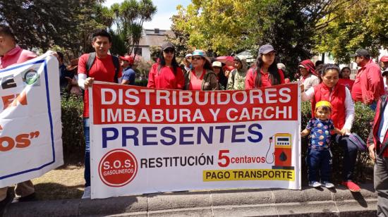 Gasolineros realizaron un plantón frente a la Presidencia para rechazar los cupos al diésel y exigir una revisión al margen de comercialización. Foto del 26 de julio de 2023.