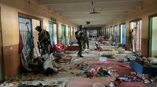 Militares en una inspección del pabellón 8 de la Penitenciaría del Litoral, el 26 de julio de 2023. 