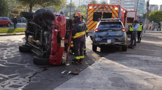 Dos vehículos accidentados en Quito, el 26 de julio de 2023.