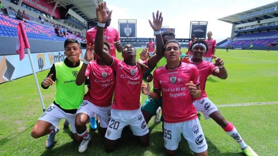 Los jugadores de Independiente del Valle festejan un gol en la Copa Mitad del Mundo 2022, el 21 de julio.