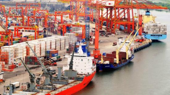 Imagen referencial. Panorámica de muelle de Contecon, en el puerto de Guayaquil.