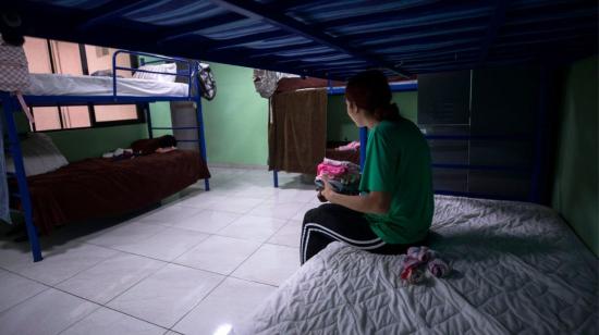 Una migrante permanece en el albergue Casa Mambré, el 30 de julio de 2023, en la Ciudad de México (México). 