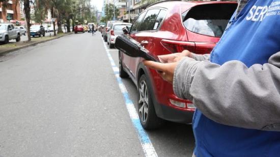 Imagen referencial de la zona azul en Quito