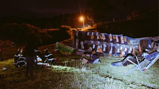 Un bus de pasajeros se accidentó en Papallacta, la madrugada del viernes 4 de agosto de 2023.