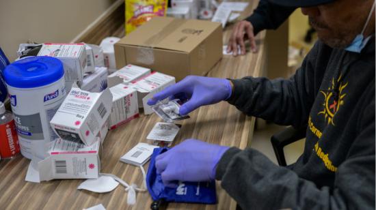 Imagen referencial. Un trabajador en una clínica de desintoxicación para personas que consumen fentanilo, Nueva York, el 24 de abril de 2023. 