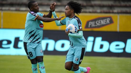 Los jugadores de Cumbayá celebran un gol ante Guayaquil City, el 6 de agosto de 2023.