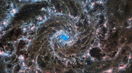 Una de las fotografías más espectaculares del telescopio James Webb: el corazón de la M74 o la Galaxia Fantasma, 30 de agosto de 2022. 