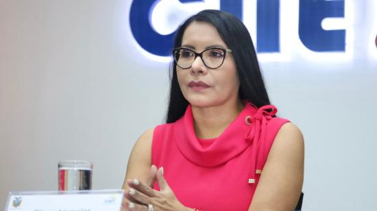 Diana Atamaint, presidenta del Consejo Nacional Electoral (CNE), en el acto de sorteo público para la intervención de los candidatos en el debate presidencial, 7 de agosto de 2023. 